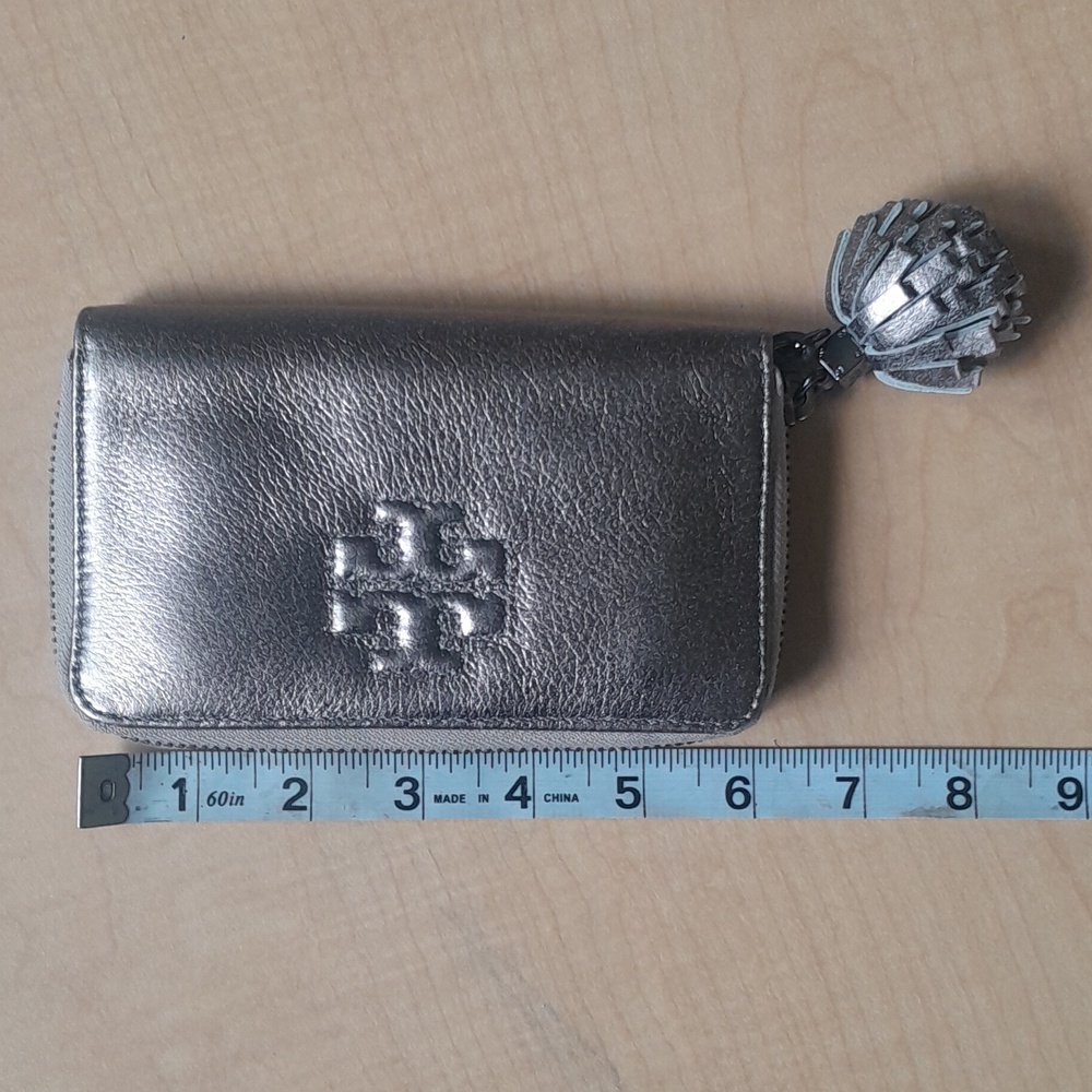 TORY BURCH THEA PWETER Mettalic Wristlet Short Zip Around Wallet - Picture 7 of 16
